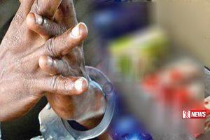 නීති විරෝධි දුම්වැටි 7600 ක් (කාටූන් 28) සමඟ සැකකරුවෙකු අත්අඩංගුවට