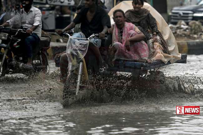 පාකිස්තානයට තද වැසි – පුද්ගලයින් 45 ක් මරුට