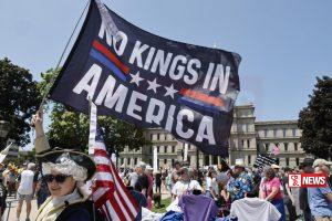 ට්රම්ප්ගේ උපන්දින සැමරුමේ හමුදා පෙළපාලියට එරෙහිව මහජන විරෝධය