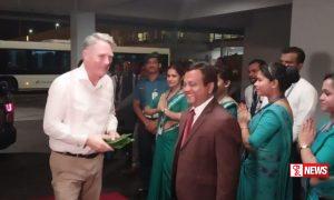 දිවයිනට පැමිණි ඔස්ට්රේලියානු නියෝජ්ය අගමැති