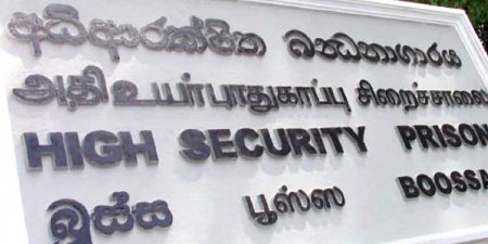 බූස්ස බන්ධනාගාරයෙන් ජංගම දුරකථන 133ක්