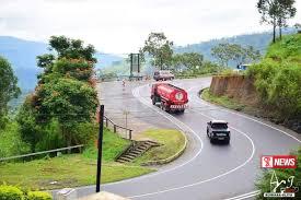 හැටන් නුවරඑළිය මාර්ගයේ රථවාහන ගමනාගමනය එක් මංතීරැවකට සීමා කෙරේ