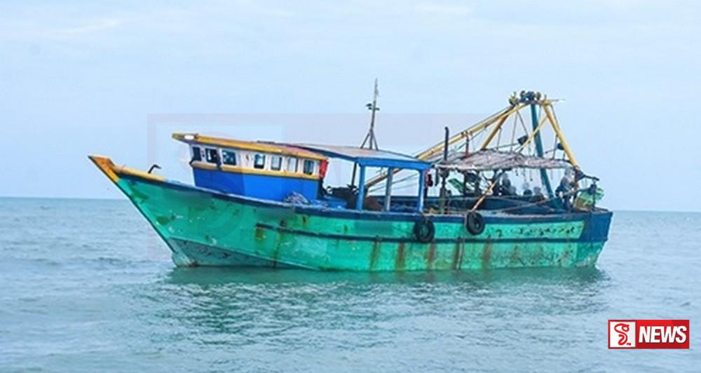 මත්ද්රව්ය කිලෝ 250කට අධික ප්රමාණයක් සමග ධීවර යාත්රාවත් අත්අඩංගුවට