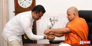 සෞඛ්ය හා ජනමාධ්ය ඇමැති කිරිවෙහෙර රජමහා විහාරාධිපති බැහැදකියි