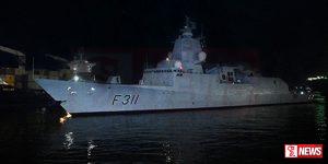 රාජකීය නෝර්වේජියානු නාවික හමුදාවට අයත් නෞකාවක් දිවයිනට