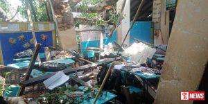 පාසල් ගොඩනැගිල්ලට ගසක් කඩා වැටෙයි… සිසුවෙක් මරුට