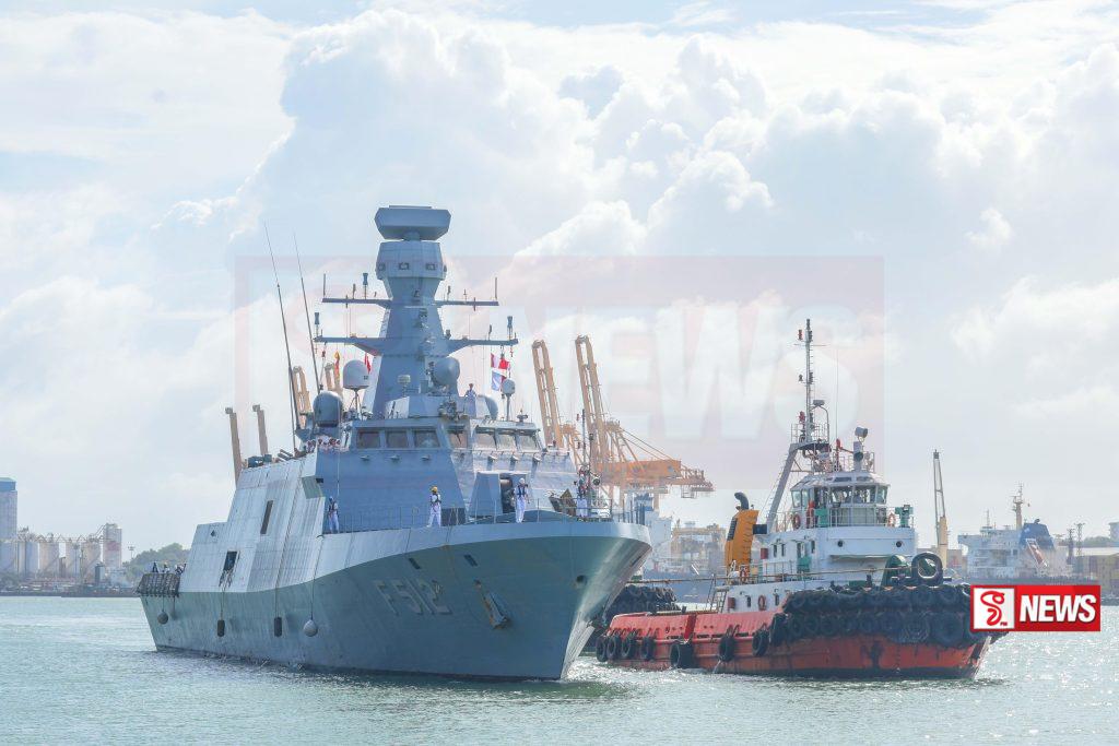 තුර්කි නාවික හමුදා නෞකාව නිරීක්ෂණය කරයි