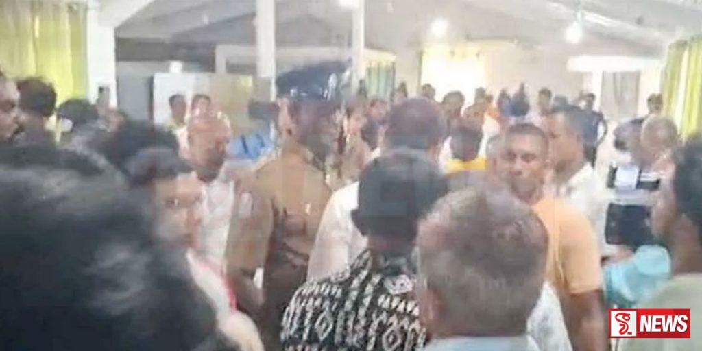 මාලිමාවේ මන්ත්රීවරු දෙදෙනෙක් පැහැරගෙන ?