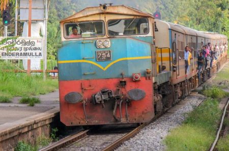 වර්ජන නෑ ! දුම්රිය රියදුරන් සුපුරුදු පරිදි සේවයට – VEDIO –