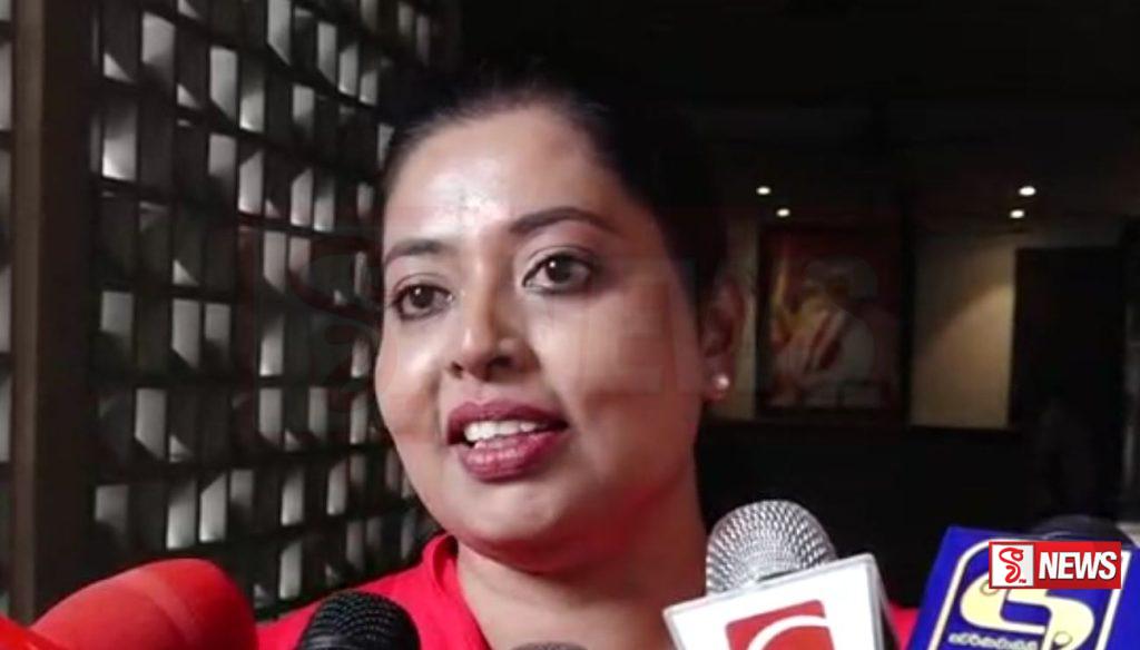 පොහොට්ටුව දාලා යන්නේ නෑ – සනත් නිශාන්තගේ බිරිඳ සහතික වෙයි – VEDIO –