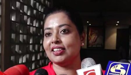 පොහොට්ටුව දාලා යන්නේ නෑ – සනත් නිශාන්තගේ බිරිඳ සහතික වෙයි – VEDIO –