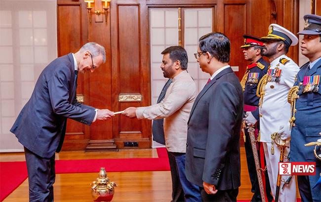 නව රාජතාන්ත්රිකයින් පස් දෙනෙකු ජනපතිට අක්තපත්ර භාර දෙයි
