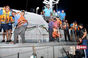 ඉන්දීය ධීවර යාත්රාවක සිටි පුද්ගලයින් සිව්දෙනෙකු ශ්රී ලංකා නාවික හමුදාව මුදා ගනියි