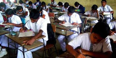 මව් භාෂාව, ඉංග්රීසි, ගණිතය, විද්යාව සහ ආගම අනිවාර්යය විෂයන් අතරට