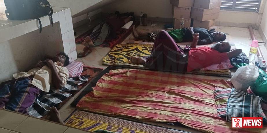 දඹුල්ල රෝහලේ පැදුරේ තියන් ප්රතිකාර – රෝහල් සේවකයෝද මානසික පීඩනයකට