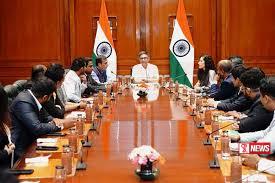 තරුණ දේශපාලනඥයින් පිරිසක් ඉන්දීය විදේශ කටයුතු ලේකම් හමුවට