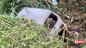 වෑන් රථයක් පෙරළෙයි