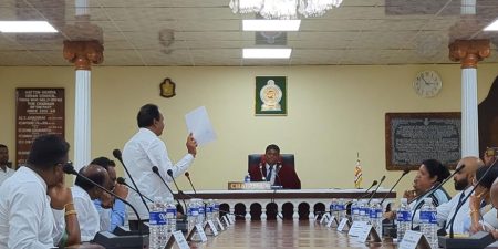 මංගල සභාවට සභාපති දැම්ම යෝජනාව ආණ්ඩු පක්ෂයත් විපක්ෂයත් ප්රතික්ෂේප කරයි