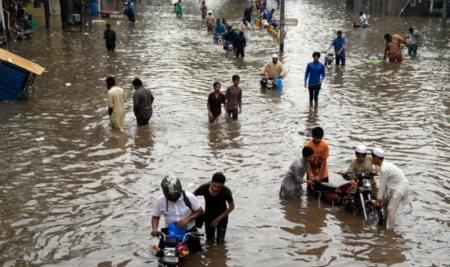 ගංවතුරෙන් පස් දෙනෙක් එළොව යයි !