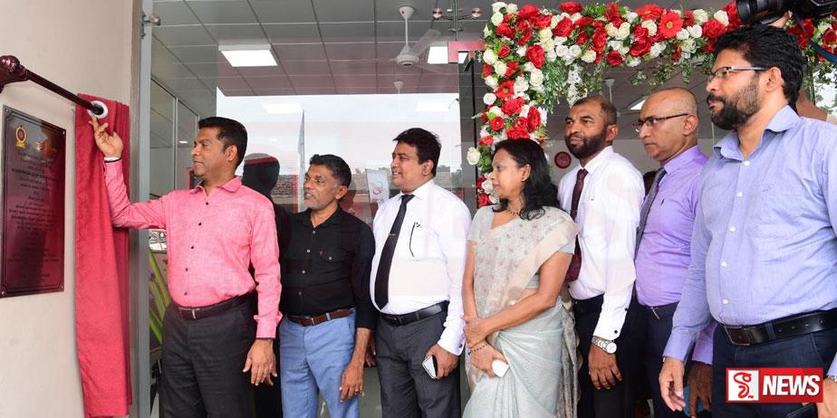 ශ්රී ලංකා තැපෑලට අලුත් හැඩයක් දෙන්න ඇමැතිගෙන් සැලසුම්