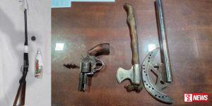 ගිනි අවි සහ ජීව උණ්ඩ සමග සිව් දෙනෙක් කොටුවෙයි