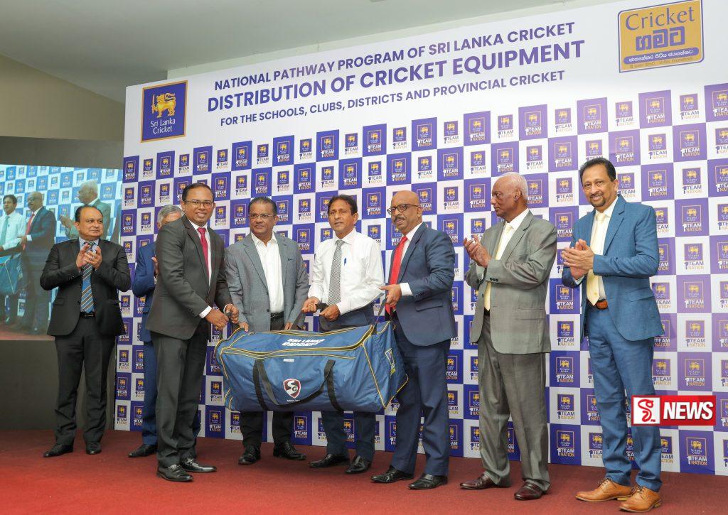 ශ්රී ලංකා ක්රිකට් ආයතනයෙන් පාසල් 690ට ක්රිකට් උපකරණ