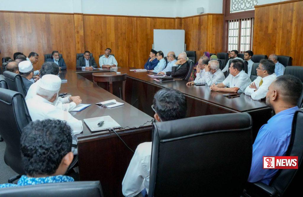 මුස්ලිම් සිවිල් සංවිධාන නායකයින් සහ රජයේ නියෝජිතයින් අතර  සාකච්ඡා