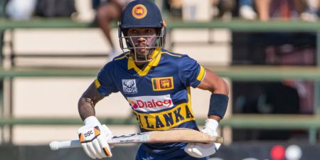 සිම්බාබ්වේට එරෙහිව පැතුම්ගෙන් ශතකයක්