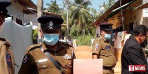 අලුත ඉපදුන බිලිදා ගෙදර මිදුලේ වලදාලා