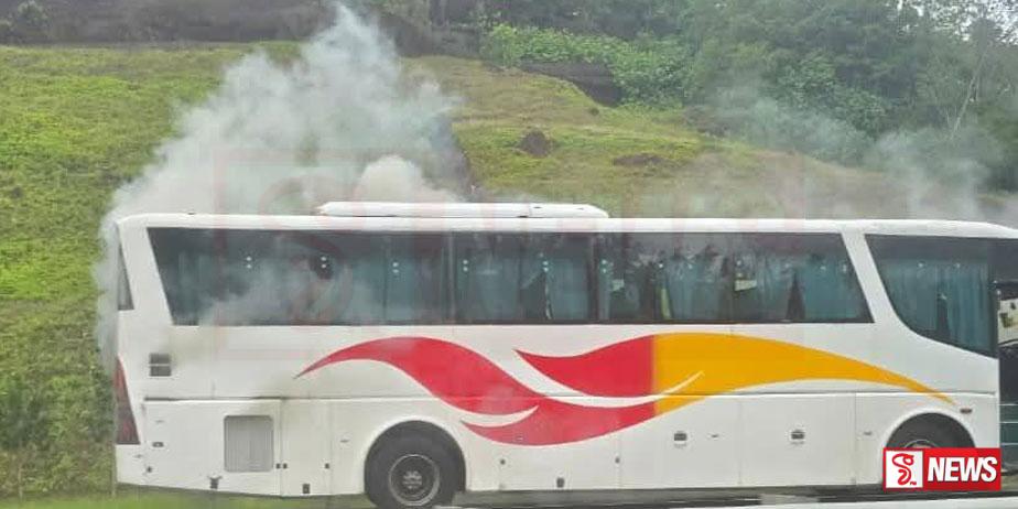 දක්ෂිණ අධිවේගී මාර්ගයේ බස් රථයක ගින්නක්