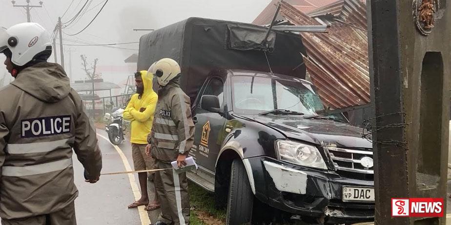 කැබ් රථයක් අනතුරට දෙදෙනෙක් රෝහලට