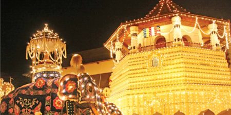 මහනුවර තුන්වැනි රන්දෝලි පෙරහැර අද