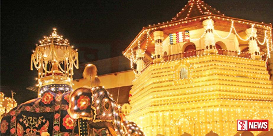 මහනුවර තුන්වැනි රන්දෝලි පෙරහැර අද