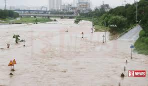 දකුණු කොරියාවට අධික වැසි – ජල ගැලීම් හේතුවෙන් ආපදා රැසක්