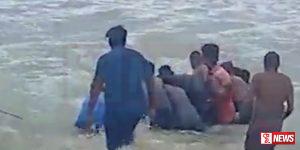 ධීවර බෝට්ටුවක් පෙරළෙයි