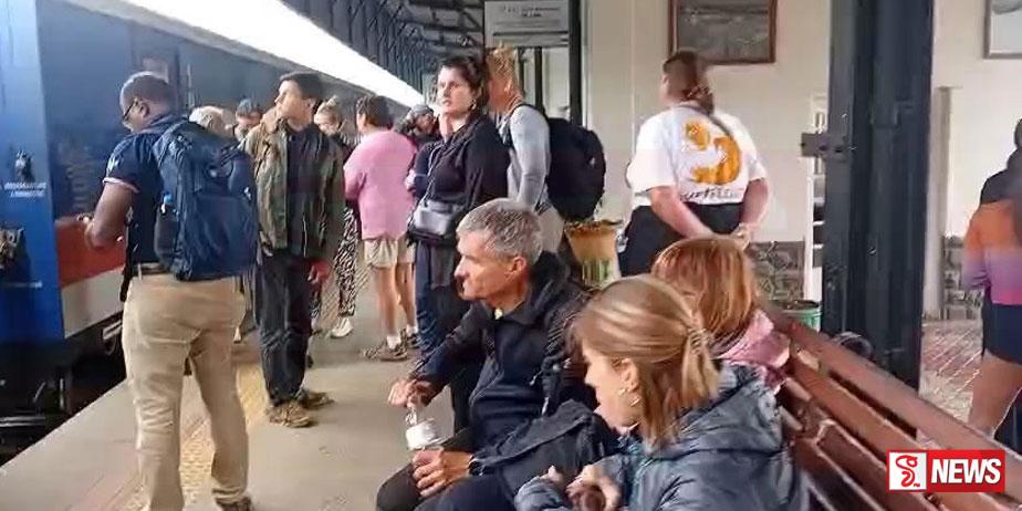 VIDEO: ඇල්ල ඕඩිසියෙන් යන්න හිටි සංචාරකයන් පිරිසක්ට අත්වූ ඉරණම