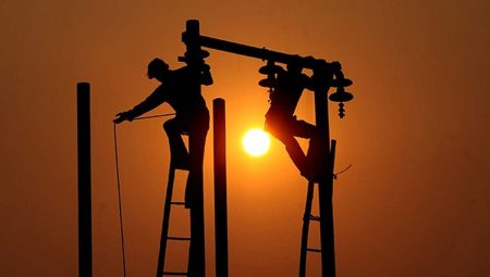 විදුලිබල සේවකයන් වෘත්තීය ක්රියාමාර්ගයක් අරඹයි