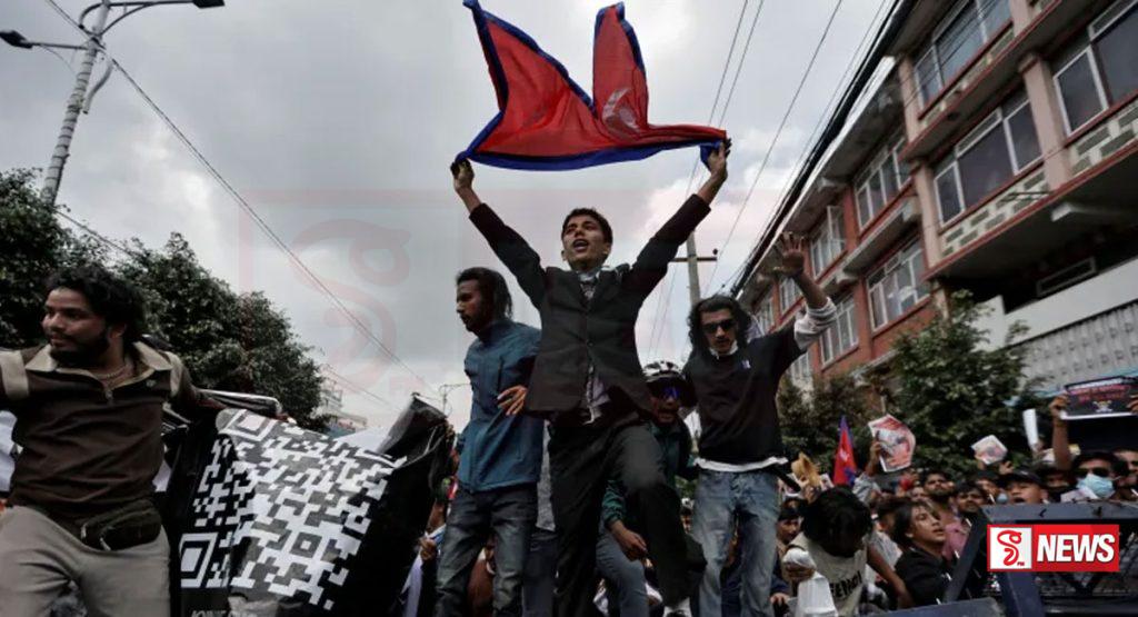 සමාජ මාධ්ය නිසා නේපාලය උණුසුම් !