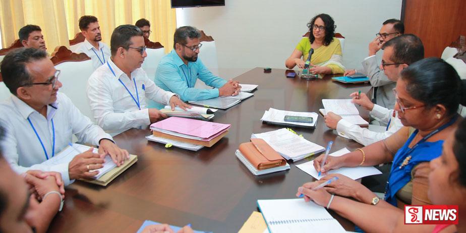 විශ්වවිද්යාල සේවක ගැටලුවලට අගමැතිනියගෙන් විසඳුම්