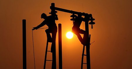 විදුලි සේවකයෝ අද රෑ සිට සැර වෙයි – VIDEO –