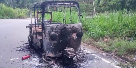 ත්රීරෝද රියක් හදිසියේම ගිනි ගනියි