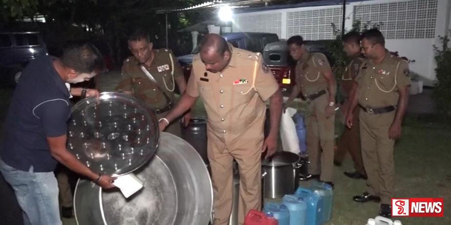 අයිස් මත්ද්රව්ය සැකසීමට ගත් රසායනික ද්රව්ය ලීටර් 52ක් හම්බන්තොට නිවාඩු නිකේතනයකින් මතුවෙයි