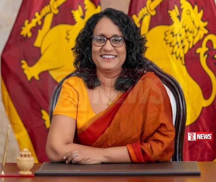 ලී ක්වාන් යූ ජාතික විශ්වවිද්යාලයේ රාජ්ය ප්රතිපත්ති ආයතනයේ නියෝජිතයින් සහ අගමැතිනිය අතර සාකච්ඡාවක.්