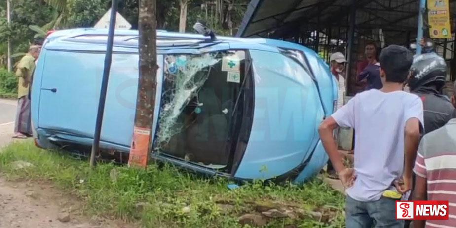 වෛද්යවරයකු ගමන් කළ මෝටර් රථයක් අනතුරට ලක්වෙයි