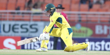 ඉන්දියානු කාන්තා ක්රිකට් කණ්ඩායමට ඔස්ට්රේලියානු කාන්තාවන්ගෙන් ප්රහාරයක්