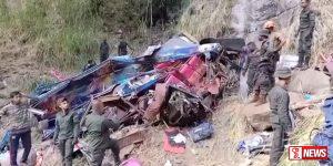 ඇල්ල බස් අනතුරෙන් තංගල්ල නගර සභාවේ ලේකම් ඇතුළු 15ක් මරුට