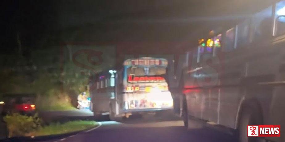 රේස් ගිය බස් දෙකට ලැබුණු දඬුවම