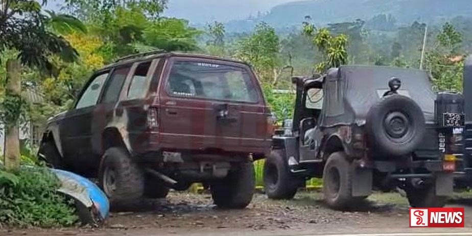 නීති විරෝධීව එකලස් කරමින් තිබූ ජීප් රථ දෙකක් පොලිස් භාරයට