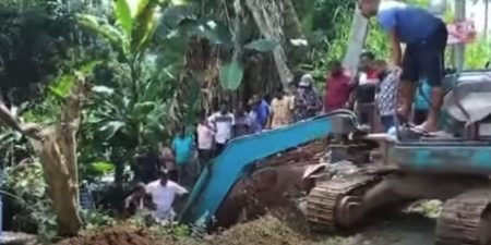 UPDATE : පස් කන්ද කඩා වැටීමෙන් සේවකයන් තිදෙනෙක් මරුට