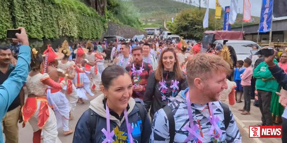 නානුඔයට ගිය සංචාරකයන් සප්රයිස් වුණු පිළිගැනීම